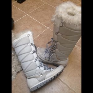 Nike white snow boots